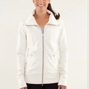 Lululemon Daily Yoga Women's Polar Cream Zip Up Jacket  Size 8 Activewear Sporty